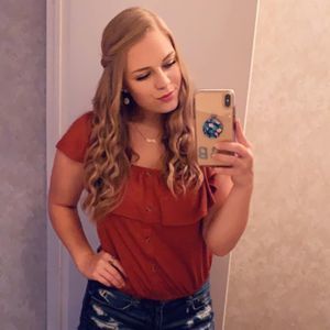 Meet your Posher, Leah